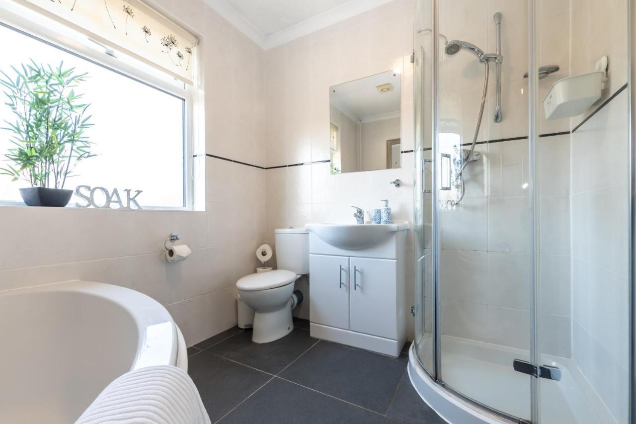 Cheerful 3-Bedroom Douglas House With Patio Southampton Extérieur photo