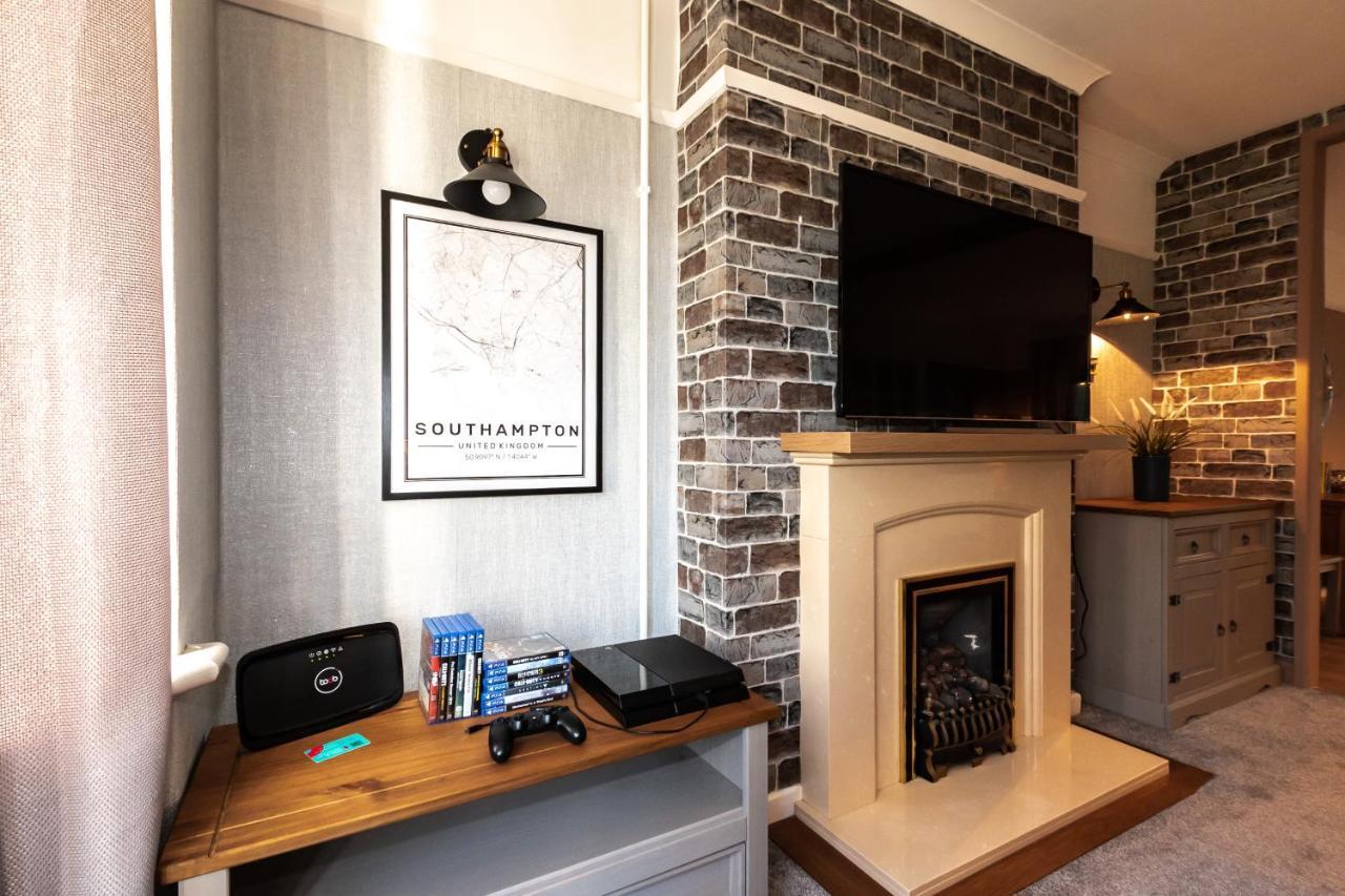 Cheerful 3-Bedroom Douglas House With Patio Southampton Extérieur photo