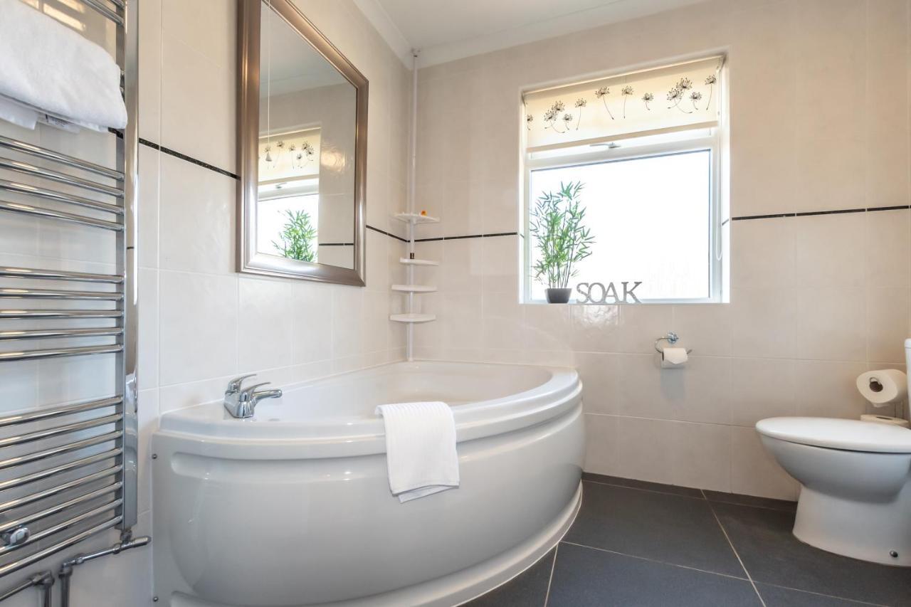 Cheerful 3-Bedroom Douglas House With Patio Southampton Extérieur photo