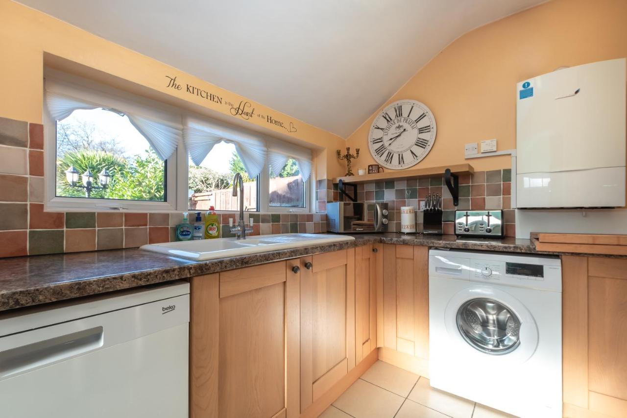 Cheerful 3-Bedroom Douglas House With Patio Southampton Extérieur photo