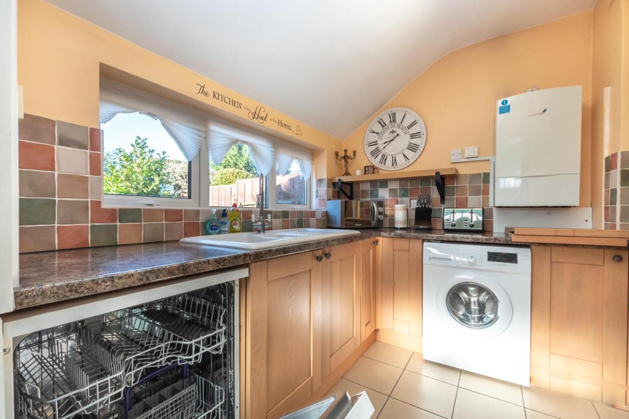 Cheerful 3-Bedroom Douglas House With Patio Southampton Extérieur photo
